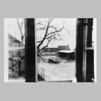 086-0045 Blick aus dem Fenster des Gutshauses Perkuiken auf den Hof.jpg